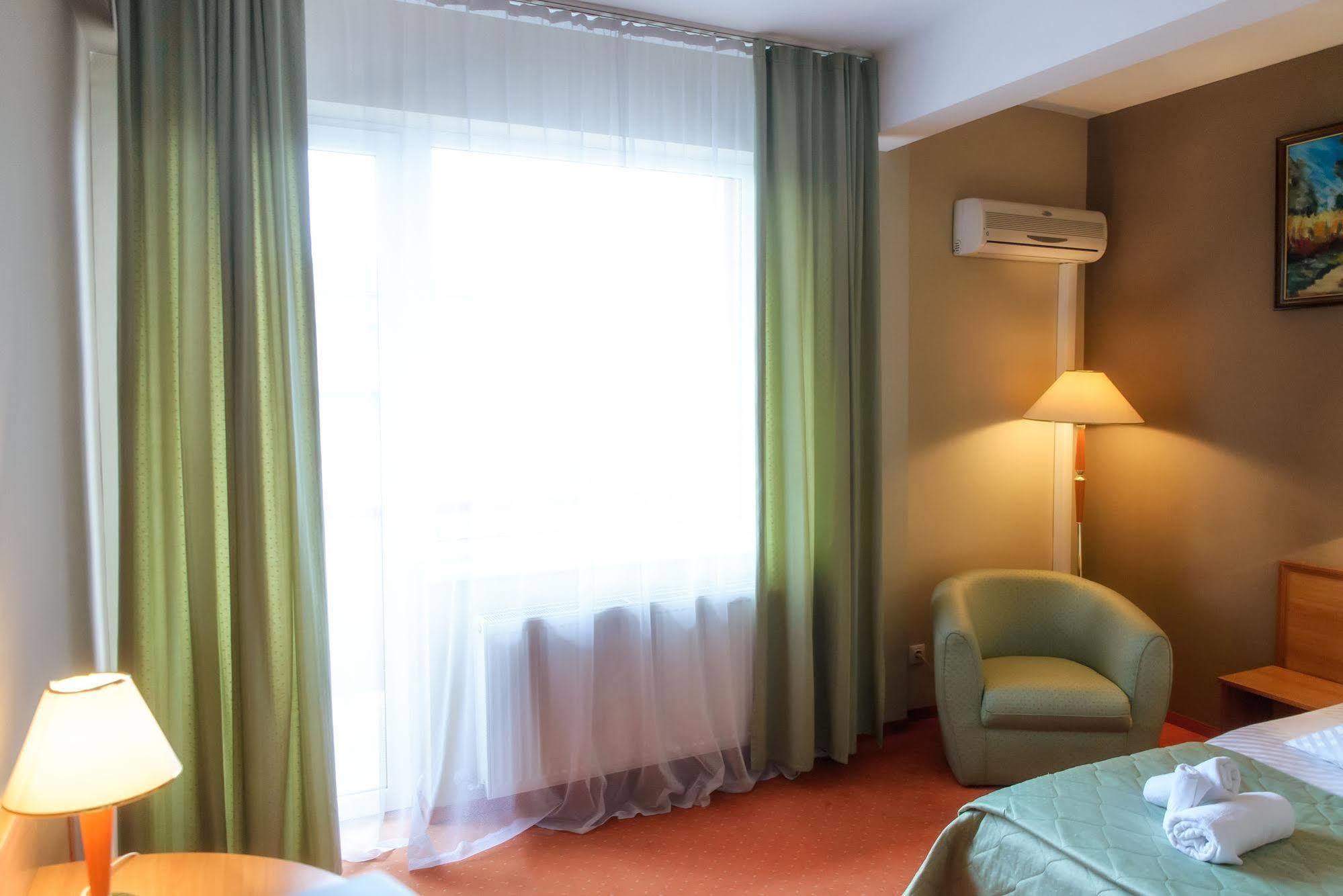 Hotel Rivulus Baia Mare Extérieur photo
